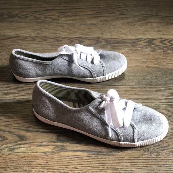 Keds women’s gray tennis shoes. Size 8.5 - Picture 3 of 8